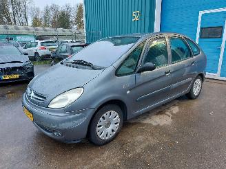 skadebil auto Citroën Xsara Xsara Picasso (CH) MPV 2.0 16V (EW10J4(RFN)) [100kW] 2004/2