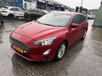 krockskadad bil auto Ford Focus 1.0 Ecoboost 92KW Hybrid Titanium X Clima Navi Camera Led Business NAP 2021/3