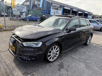 krockskadad bil auto Audi A3 1.4 E-Tron 110KW Autom. Pano Clima Navi Led S-Line NAP 2015/5