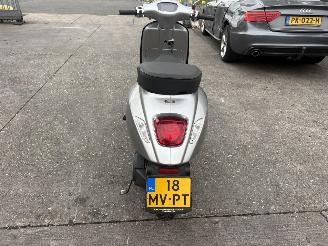 Piaggio Overig Vespa Elettrica 4KW picture 4