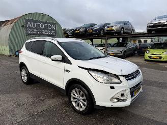 Voiture accidenté Ford Kuga 1.5 110KW Titanium Plus Clima Navi Camera 2015/4