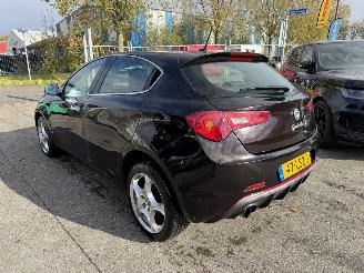 krockskadad bil auto Alfa Romeo Giulietta 1.6 JTDM 77KW Clima Navi Led Xenon Distinctive NAP 2010/7