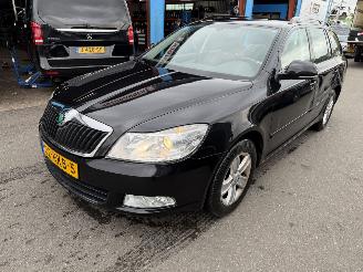 uszkodzony samochody osobowe Skoda Octavia 1.2 TSI 77KW DSG Navi Clima Business Line NAP 2011/6
