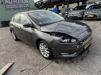 damaged passenger cars Ford Focus 1.0 92KW Clima Navi Camera Keyless Titanium 2016/4