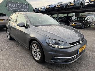 Damaged car Volkswagen Golf 1.6 TDI 85KW Clima Navi Camera Led Comfortline 2019/8