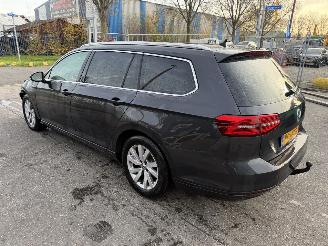 damaged passenger cars Volkswagen Passat 1.6 TDI 88KW DSG Clima Navi Comfortline 2018/1