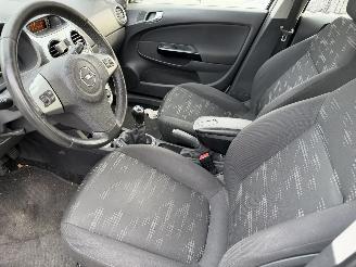 Opel Corsa 1.2 -16V 63KW Airco Navi Berlin 5-Drs NAP picture 6