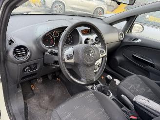 Opel Corsa 1.2 -16V 63KW Airco Navi Berlin 5-Drs NAP picture 5