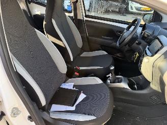 Toyota Aygo 1.0 VVT-I 51KW Airco Led X-Play 5-Drs picture 6