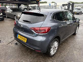 Voiture accidenté Renault Clio 1.6 E-Tech Hybrid 140 R.S. Line 69&24kW 2022/2