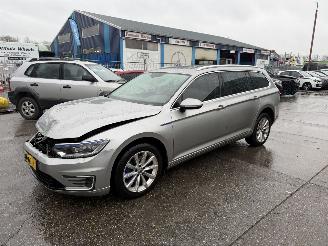 Damaged car Volkswagen Passat 1.4 GTE 115KW DSG Pano Clima Navi Led Connected Plus Series 2016/12