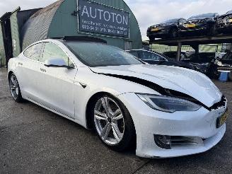 damaged passenger cars Tesla Model S 75 Base 235KW Pano Clima Navi Led Facelift NAP 2017/12