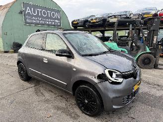 uszkodzony samochody osobowe Renault Twingo 22 kWh 60KW R80 E-Tech Serie Limitee Urban Night Cabrio Clima Navi Led 2023/6