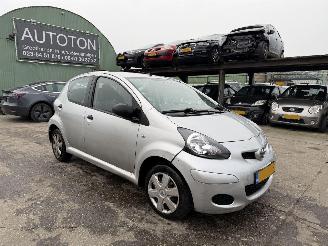 uszkodzony samochody osobowe Toyota Aygo 1.0-12V 50KW 5-Deurs Acces NAP 2010/3