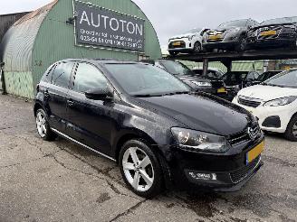 Damaged car Volkswagen Polo 1.2 TSI 66KW Highline Clima Navi 5-Drs Bleumotion NAP 2014/2
