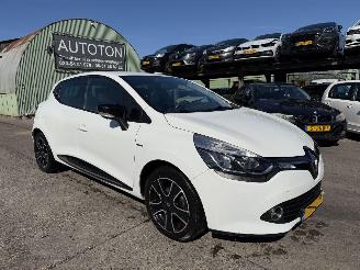 krockskadad bil auto Renault Clio 0.9 TCE 66KW Clima Navi Led 5-Drs Night & Day 2015/5
