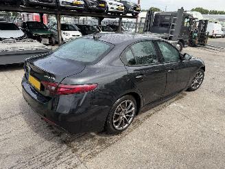 krockskadad bil auto Alfa Romeo Giulia 2.0T 147KW Autom. Super Clima Navi NAP 2017/2