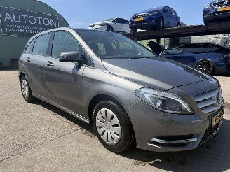 uszkodzony samochody osobowe Mercedes B-klasse 180 90KW Clima Navi Led Ambition NAP 2012/3