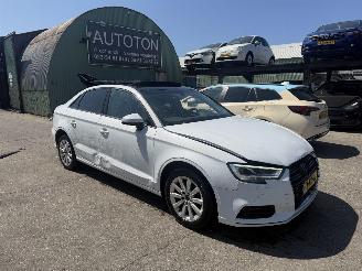 krockskadad bil auto Audi A3 1.5 TFSI 110KW Pano Navi Clima Led Sedan 2017/10