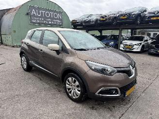 krockskadad bil auto Renault Captur 0.9 TCE 66KW Navi Airco Led NAP 2014/4