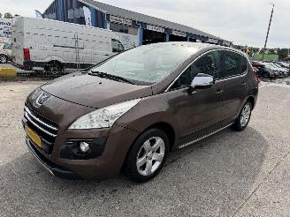 damaged passenger cars Peugeot 3008 2.0 HDIF Hybrid4 120KW Autom. Clima Navi HUD Blue Lease NAP 2013/5