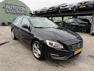 krockskadad bil auto Volvo V-60 2.0 D4 133KW Autom. Schuidak Clima Navi Xenon Leer Camera Momentum NAP 2014/3