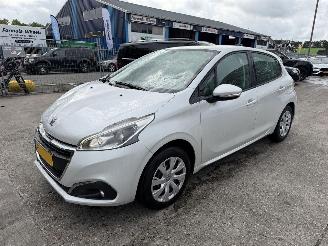 Schadeauto Peugeot 208 1.2 60KW Blue Lion Navi Airco Led 5-Drs 2018/1