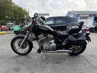 krockskadad bil motor Suzuki Intruder C 1400 CS Chopper 45KW 1998/1