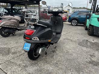 Vespa  LX 4T picture 3