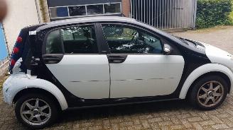 Smart Forfour Forfour (454) Hatchback 5-drs 1.1 12V (134.910) [55kW]  (01-2004/06-20=
06) picture 11