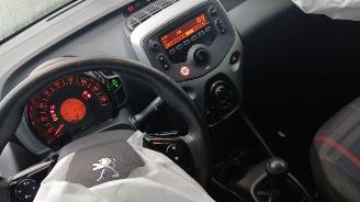 Peugeot 108 108 Hatchback 1.0 12V (1KRFE(CFB)) [51kW]  (05-2014/...) picture 6