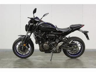 krockskadad bil motor Yamaha MT-07 ABS 2017