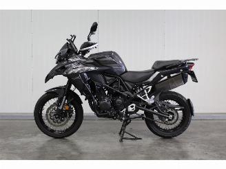 krockskadad bil motor Benelli  TRK 502 X 2023