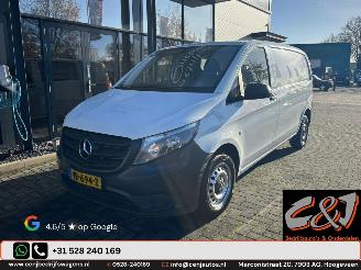krockskadad bil bedrijf Mercedes Vito  2015/10