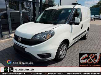 krockskadad bil bedrijf Fiat Doblo  2021/7