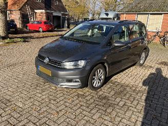 skadebil auto Volkswagen Touran 7 zitter 2018/4