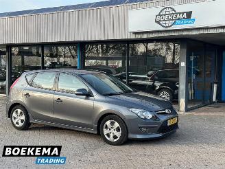 krockskadad bil auto Hyundai I-30 1.4i i-Motion Business Climate Stoelverw. 2011/5