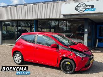 damaged passenger cars Toyota Aygo 1.0 VVT-i x-play Airco Camera Cruise Carplay 2016/11