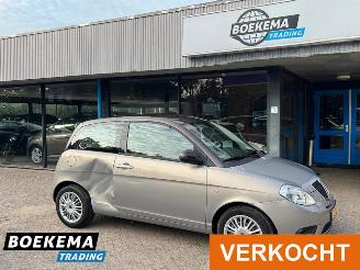 krockskadad bil auto Lancia Ypsilon 1.4 Oro Airco Two-Tone 2010/3