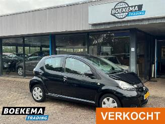 skadebil auto Toyota Aygo 1.0-12V Navigator Automaat Airco 5-Deurs 2011/1