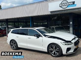 uszkodzony samochody osobowe Volvo V-60 2.0 T6 Recharge AWD R-Design HUD Pano Keyless Led Navi Camera Stoelverw. 2020/12