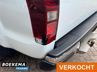 Isuzu D-Max 1.9 Extended Cab X-Country Automaat 4X4 3500KG Trekgewicht picture 20