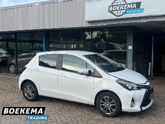 krockskadad bil auto Toyota Yaris 1.3 VVT-i Navigatie Cruise Airco Camera Trekh. 2015/12