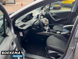 Peugeot 2008 1.2 PureTech Automaat Navi Cruise PDC picture 12