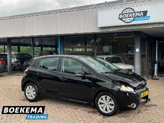 skadebil auto Peugeot 208 1.2 e-VTi Envy Aut Navi Clima Cruise PDC 2014/3