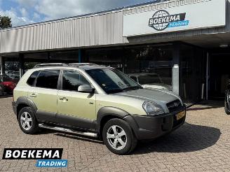 damaged passenger cars Hyundai Tucson 2.7i V6 4WD Style Automaat Leer Climate Cruise 2006/1