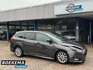 Voiture accidenté Ford Focus Wagon 1.5 TDCI ST-Line Leer Navi Camera Clima Cruise PDC 2018/7