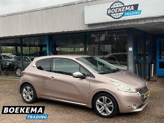skadebil auto Peugeot 208 1.6 VTi Allure Leder Navi Climate Cruise PDC 2013/4