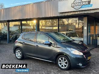 Voiture accidenté Peugeot 208 1.2 PureTech Style Navi Climate Cruise PDC 2014/12