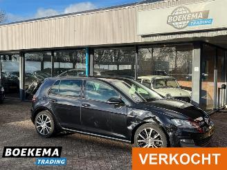 krockskadad bil auto Volkswagen Golf 1.0 TSI Connected Navi Camera Cruise PDC 2016/9